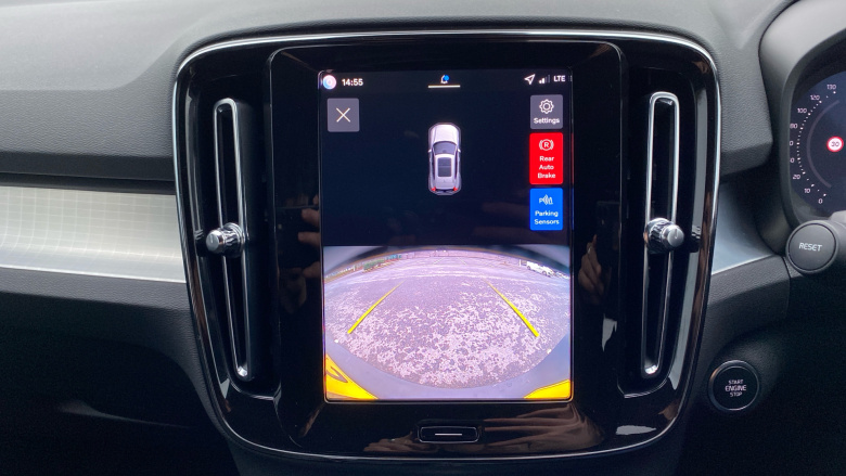 Volvo XC40 2.0 B4P Plus Black Edition 5dr Auto Petrol Estate